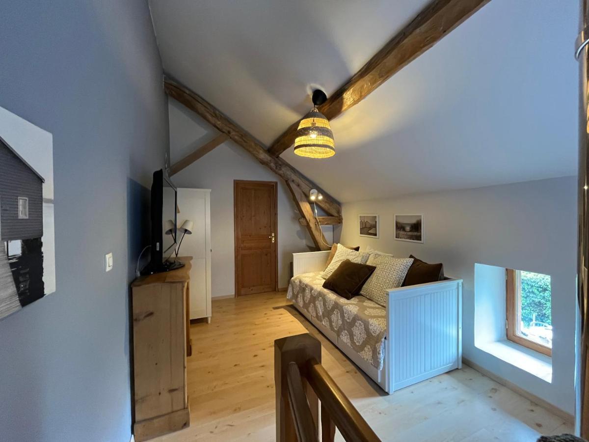 La Maison Des Commis Morestel Exteriör bild